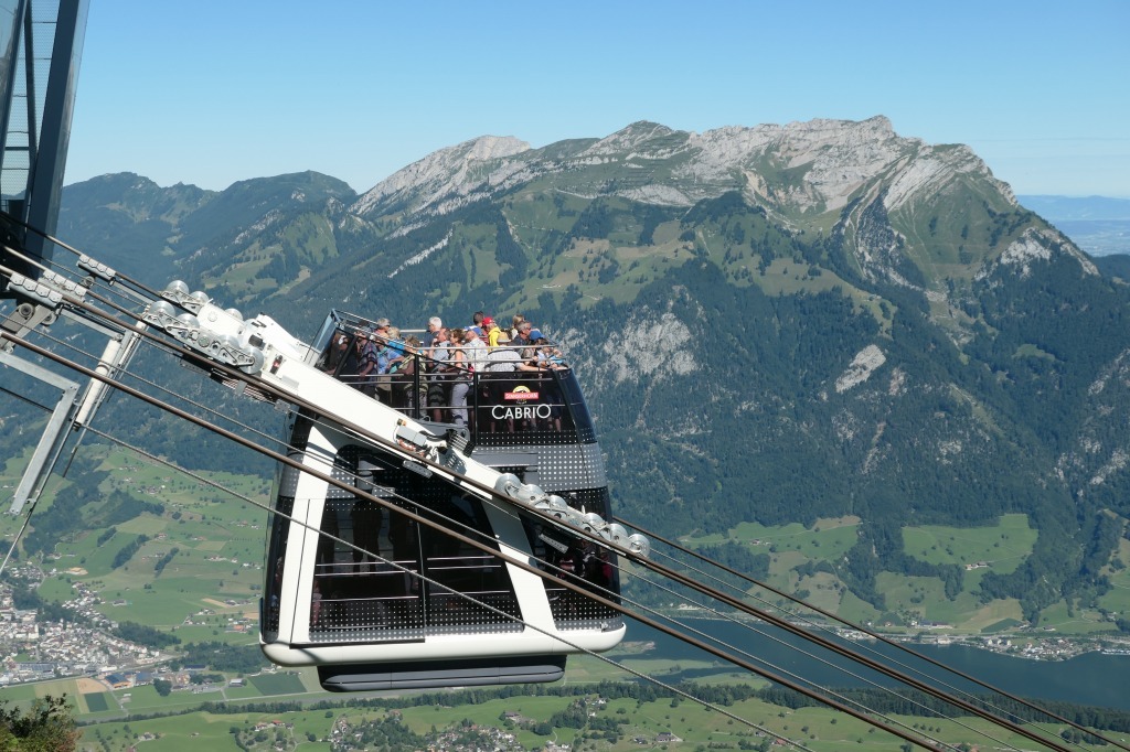 シュタンザーホルンへ: 「夫婦で歩くスイスアルプス」ブログ