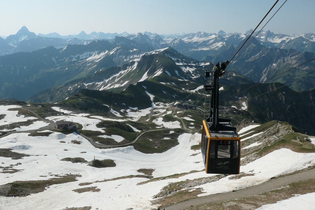 ネーベルホルンを歩く: 「夫婦で歩くスイスアルプス」ブログ